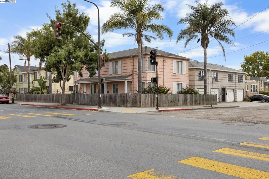 2750 Sacramento St, Berkeley, California 94702 home-pic-1